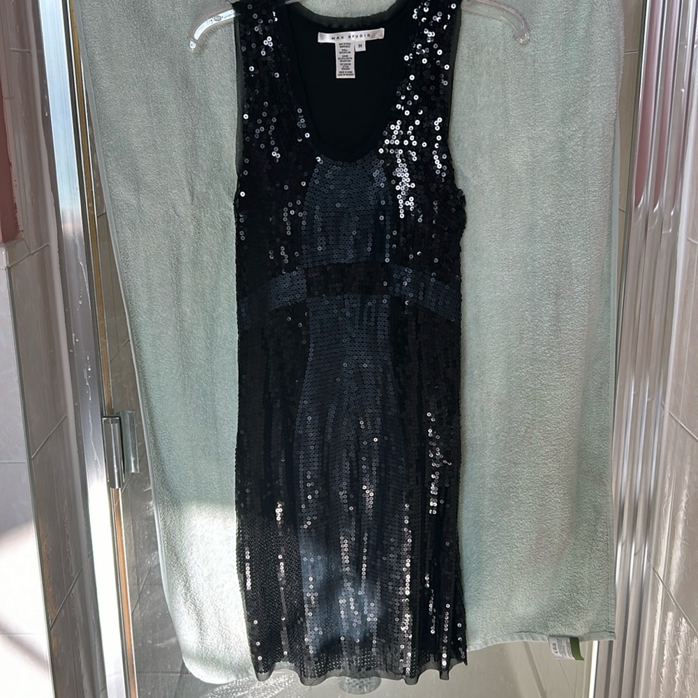 Max Studio size Medium-black sequence